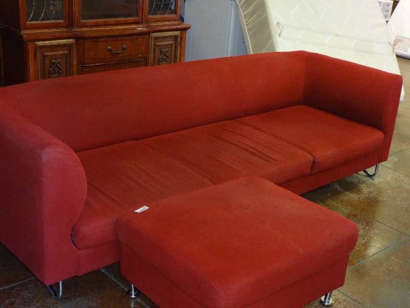 lot 2868 image: Red Retro Couch with 2 Ottomans