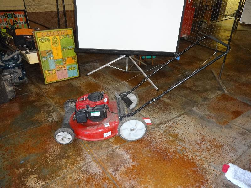 lot 2869 image: Craftsman 5.5 horse lawn mower