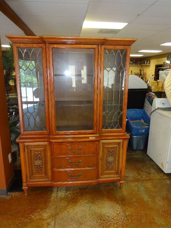 lot 2874 image: China Hutch, nice, needs refinished