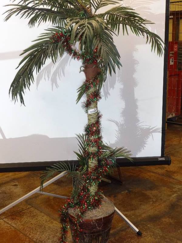 lot 2887 image: Fake Tree