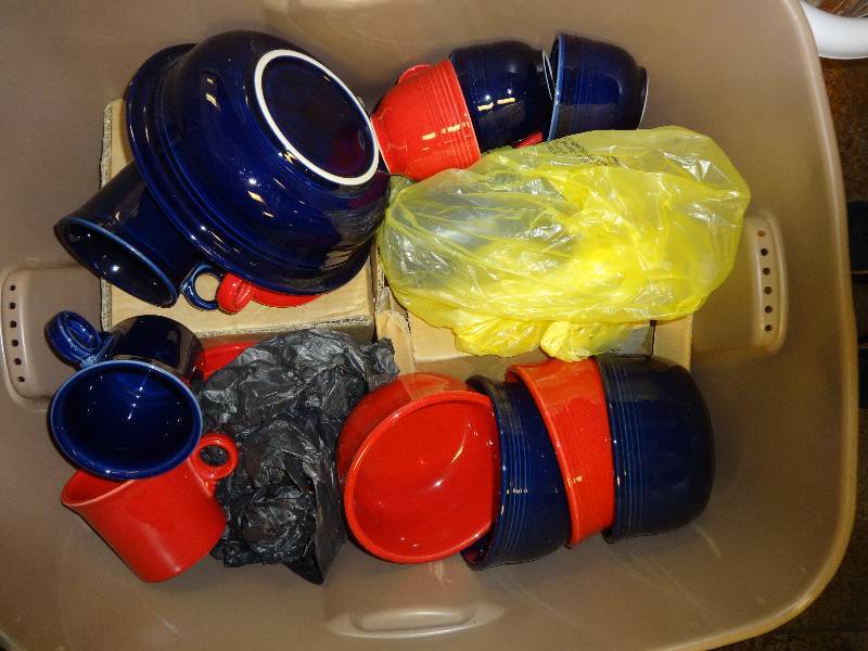 lot 2891 image: Nice Blue and Red Dishes