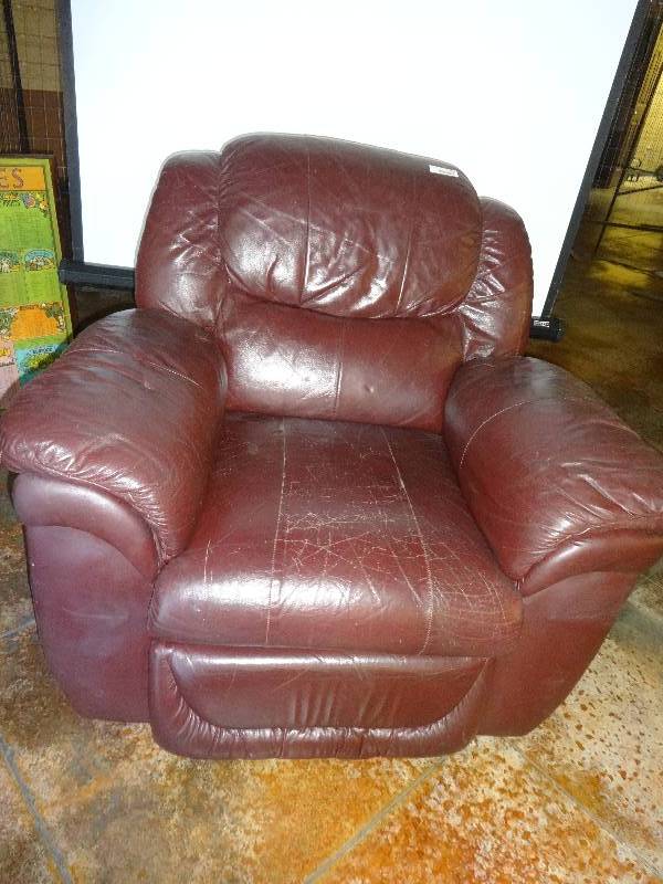 lot 2862 image: Maroon Leather Recliner