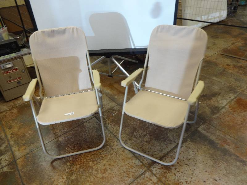 lot 2900 image: 2 Lawn chairs