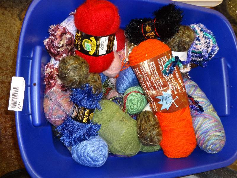 lot 2908 image: Lot of Yarn