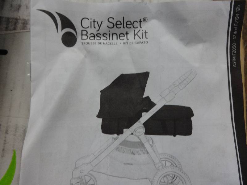 lot 2911 image: Basinet Kit