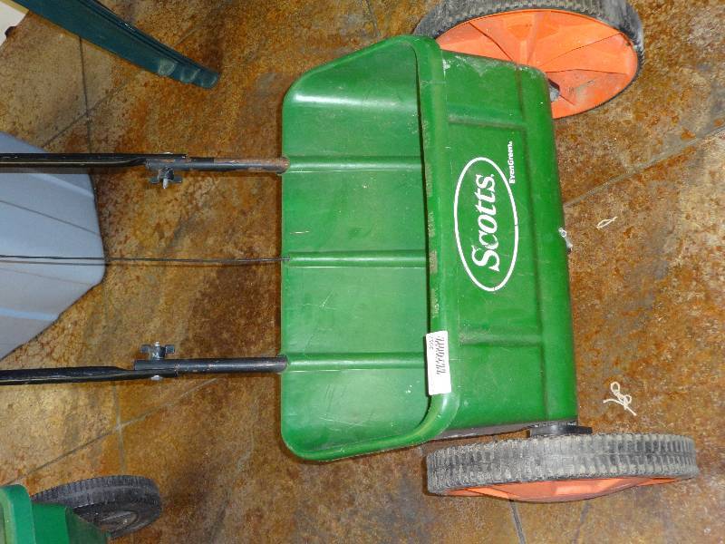 lot 2917 image: Scotts Seed Spreader