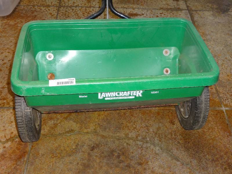 lot 2918 image: Seed Spreader