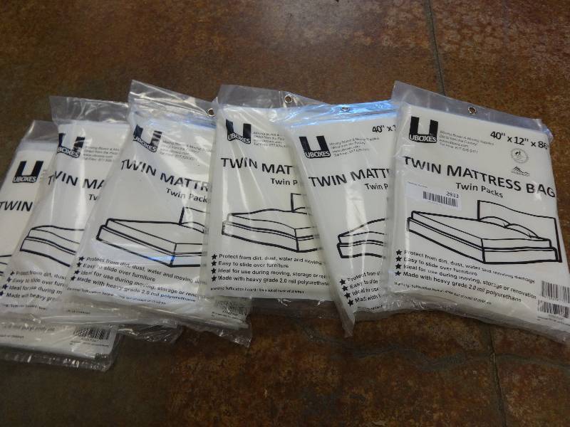 lot 2933 image: 6 sets Twin Bed Bags