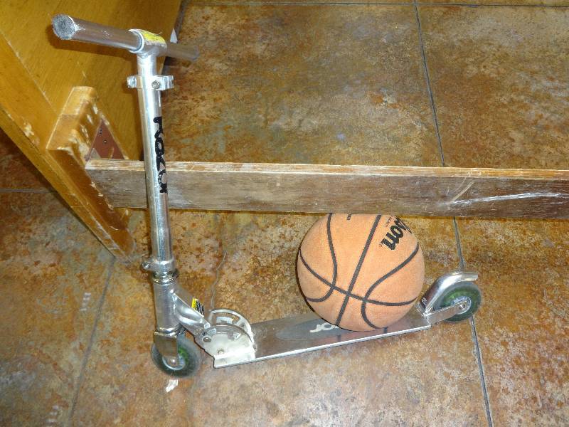 lot 2937 image: Razor Scooter and Basketball