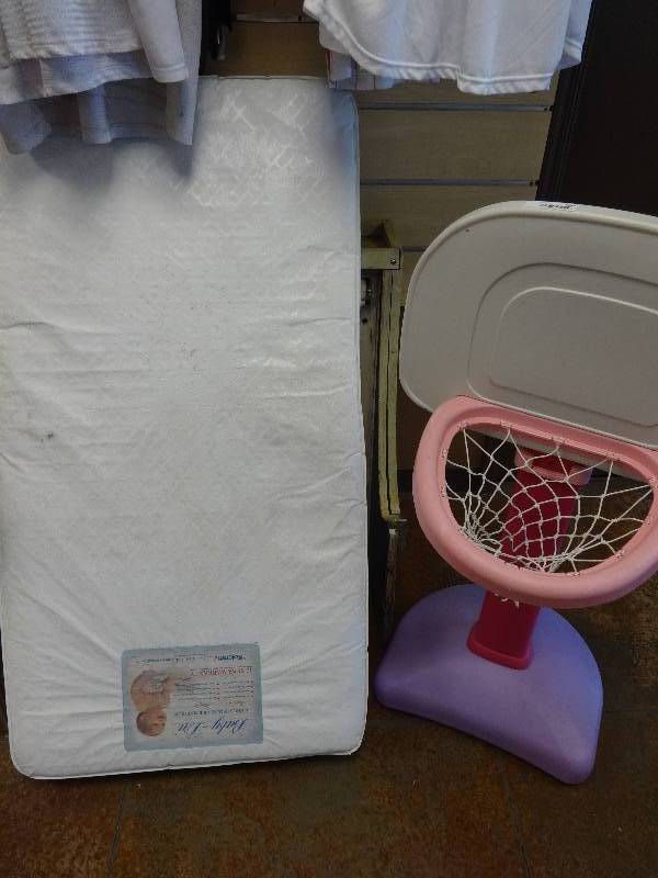lot 2945 image: Baby Mattress and Basketball Goal
