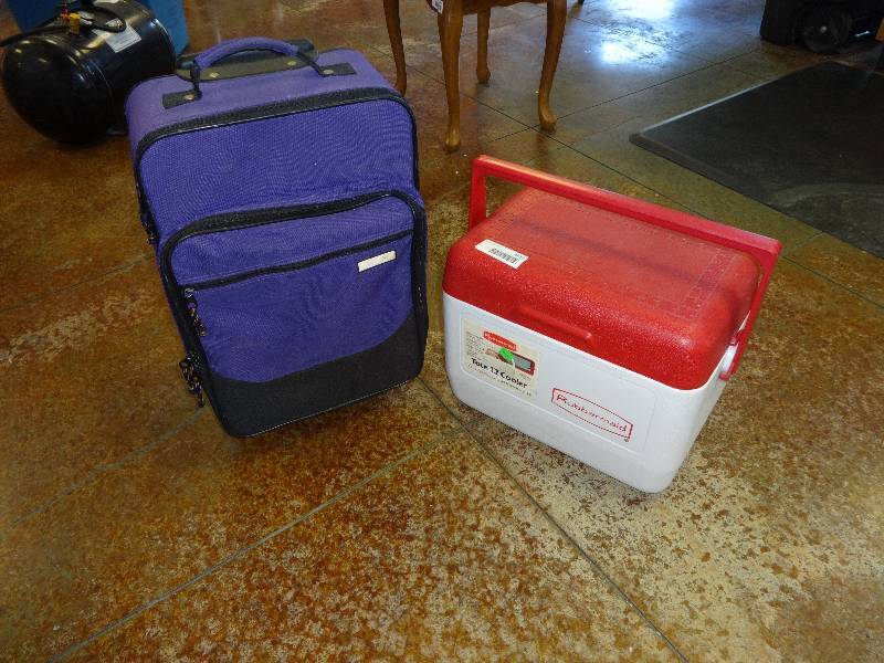 lot 2950 image: Ice Chest and Suitcase