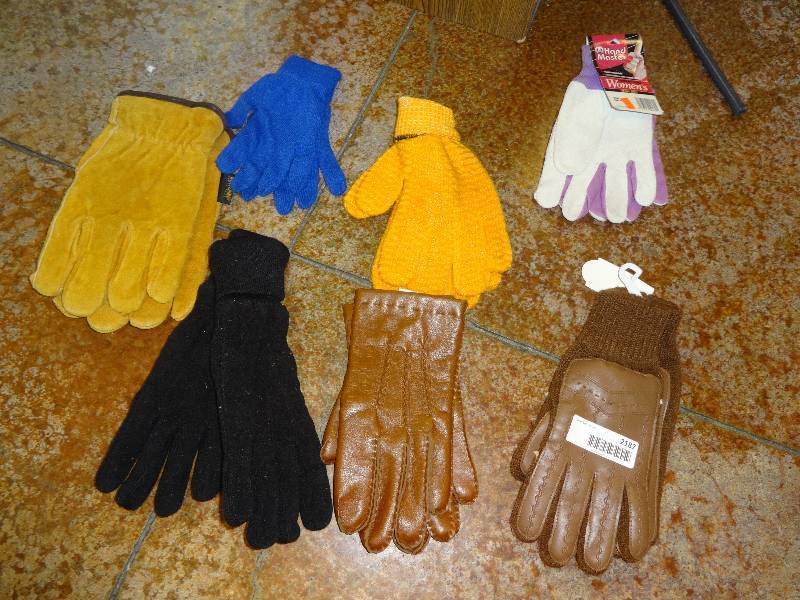 lot 2187 image: 7 Pair Gloves 1 Price