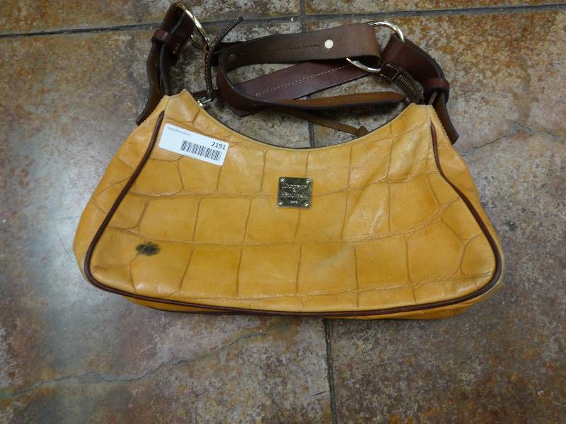 lot 2191 image: Dooney and Bourke Leather Purse