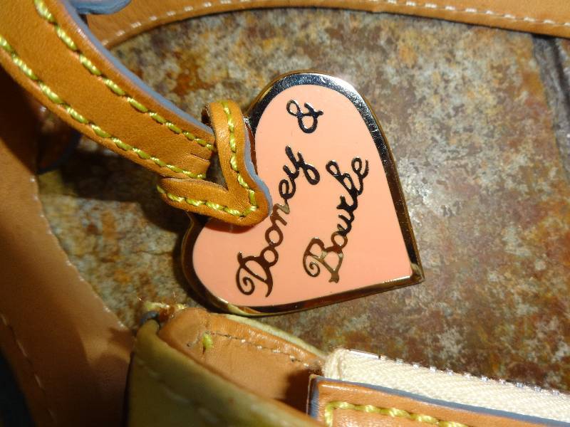 lot 2192 image: Authentic Dooney and Bourke Purse