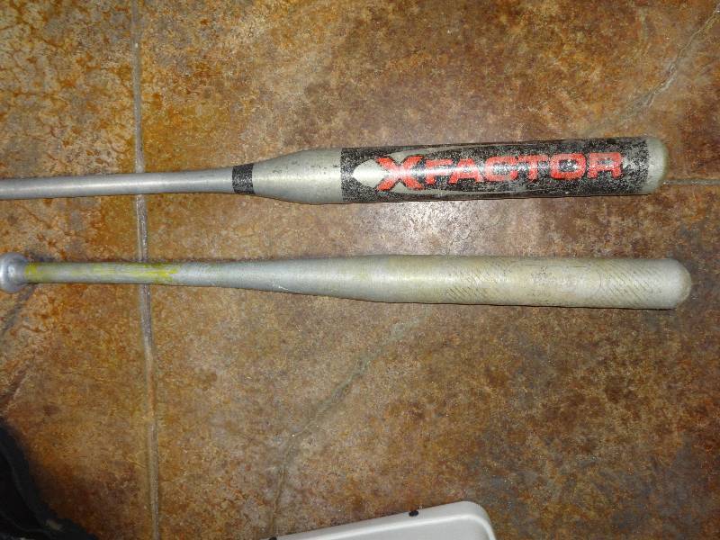 lot 2195 image: 2 Baseball Bats for 1 price
