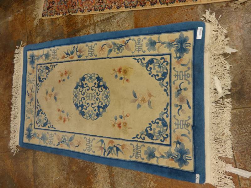 lot 2197 image: Area Rug approx. 3 x 6