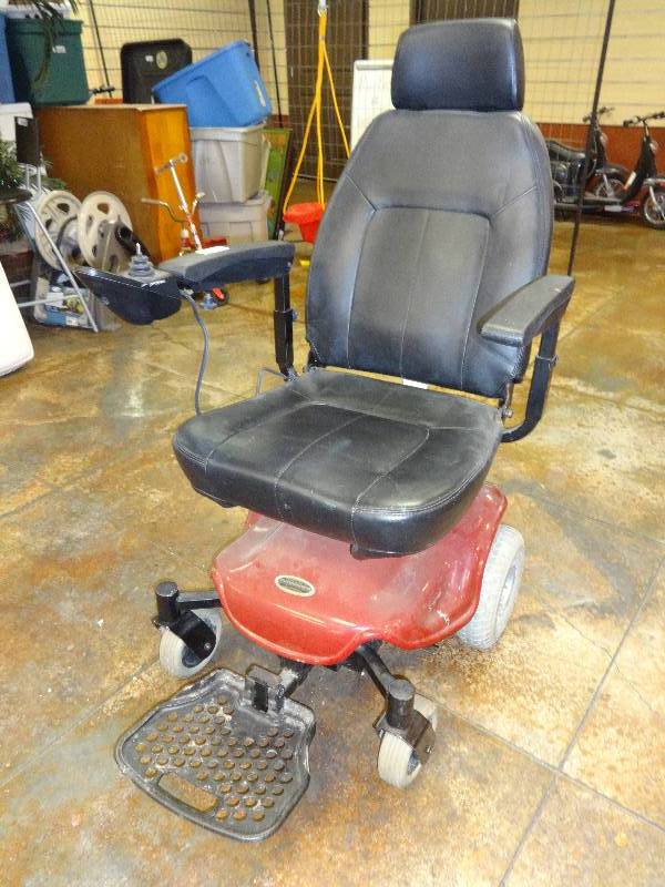 lot 2222 image: Electric Scooter (works)
