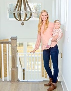 lot 8969 image: Cardinal Gates Stairway Angle Baby Gate 27-41.5, White