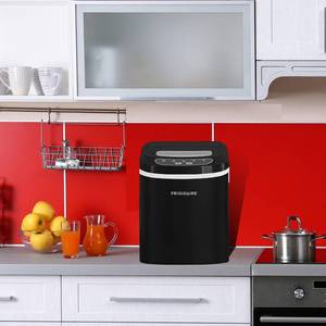 lot 22518 image: Frigidaire 26 lb. Countertop Ice maker EFIC102, Black
