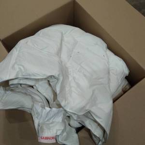 lot 22558 image: OEKO-TEX COMFORTER SIZE 120X120IN