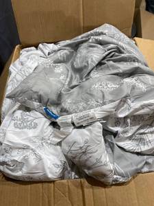 lot 22611 image: BED SURE 12 X 90 in comforter