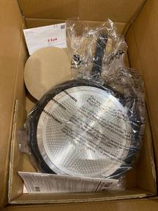 lot 22632 image: T FAL BLACK SKILLET