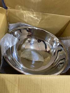 lot 22635 image: 3 LARGE BAKING MIXING BOWLS