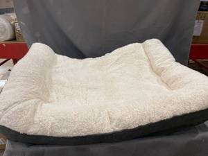 lot 22802 image: Large Dog Bed