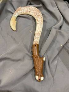 lot 22825 image: Moana Maui��s Hook Toy