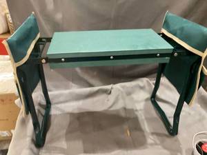 lot 22830 image: Garden Kneeling Bench