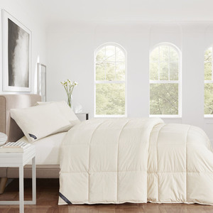 lot 5302 image: Organic Down Alternative Comforter by J Queen New York Queen