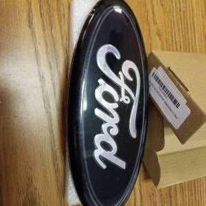 lot 6784 image: Ford front grille or tailgate emblem dark blue 9x3.5inch