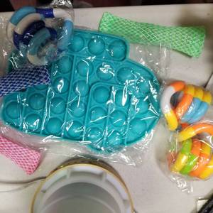 lot 6849 image: 7 pack among us sensory pack for Adults and children fidget pop it