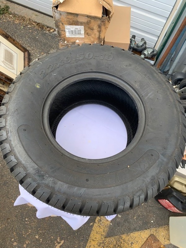 lot 183 image: Kenda 22x9.50-10 Mower Tire