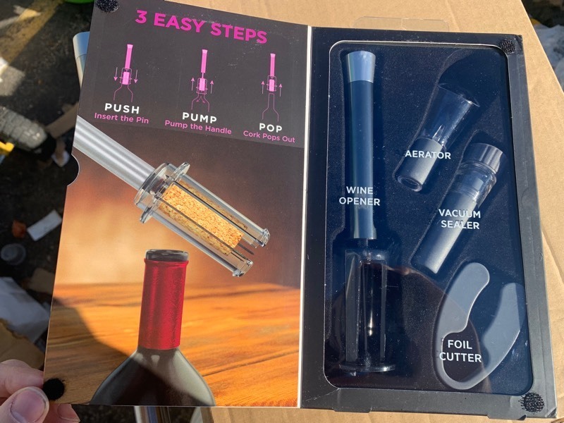 lot 37 image: New Vino Pop Wine Opener
