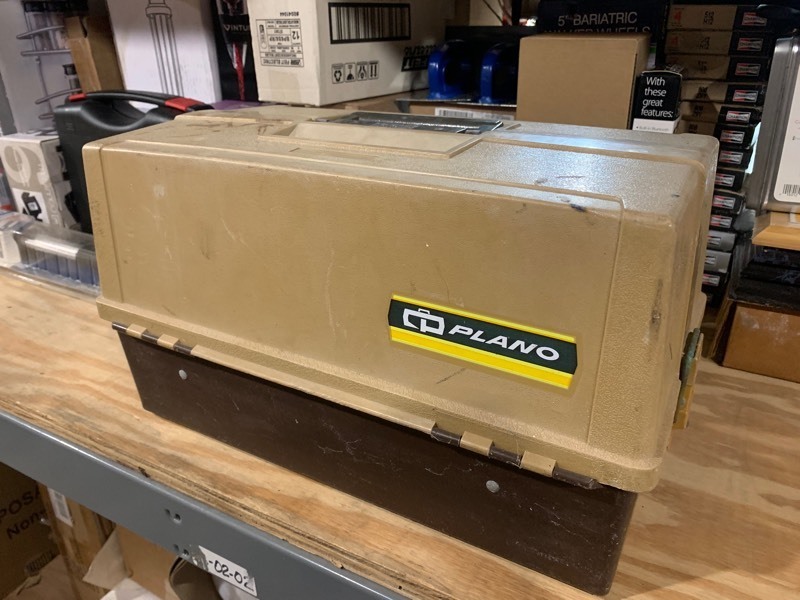 lot 5 image: CD Plano Fish Tackle Box w Teared Compartments and Extras
