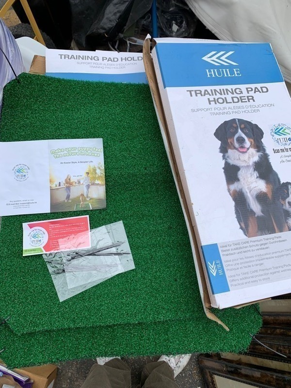 lot 55 image: 2 Boxs of Huile Pet Training Pad Holders