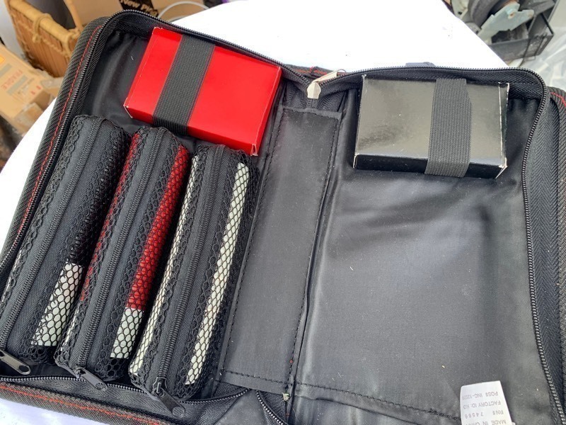 lot 93 image: Portable On The Go Poker ChipsCard Holder Case