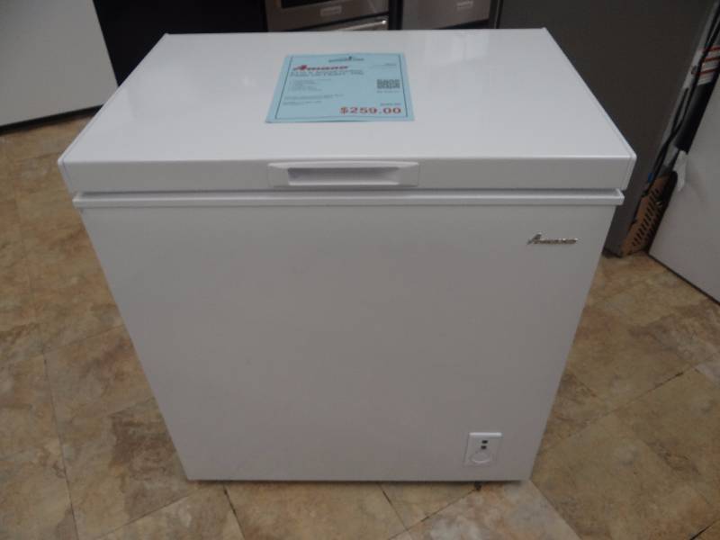 lot 1055 image: BRAND NEW in Box Amana White Chest Freezer