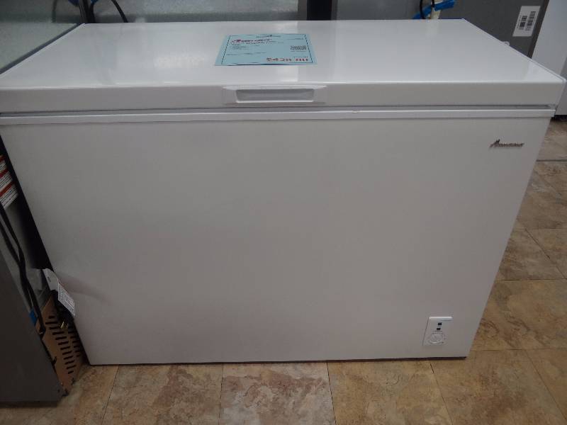 lot 1056 image: BRAND NEW in Box Amans White Compact Chest Freezer