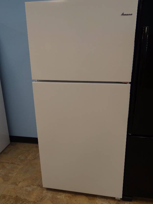 lot 1071 image: BRAND NEW Amana White Free Standing Top Freezer Refrigerator
