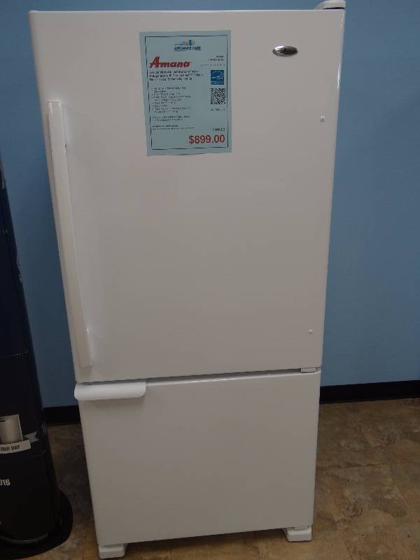 lot 1072 image: BRAND NEW Amana White Bottom Freezer Refrigerator