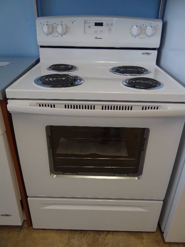 lot 1092 image: BRAND NEW Amana White electric 4 Burner Range Oven