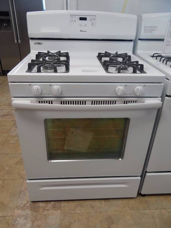 lot 1093 image: Amana White 4 Burner Range Oven