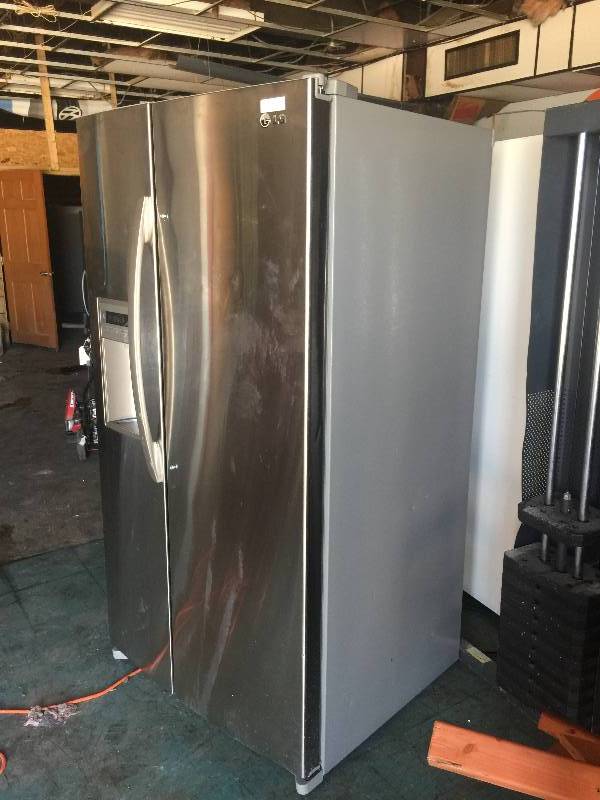 lot 220 image: LG LSC27914ST 26.5 cu. ft. Side by Side Refrigerator