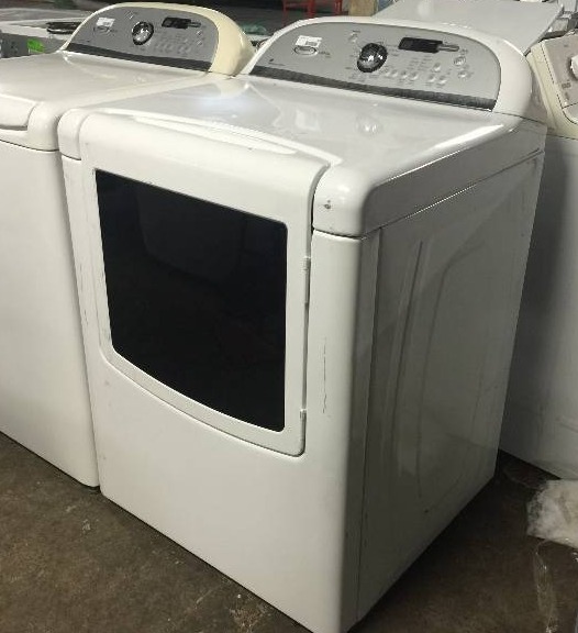 lot 233 image: Cabrio� High Efficiency Electric Dryer with Enhanced Touch-Up Steam Cycle