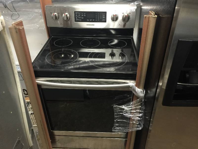 lot 248 image: Samsung 30 Inch Freestanding Electric Range