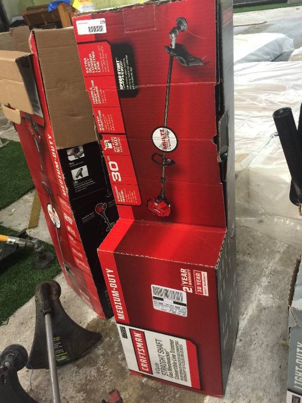 lot 278 image: Craftsman 30cc 4-Cycle Gas-Powered Straight Shaft WeedWacker