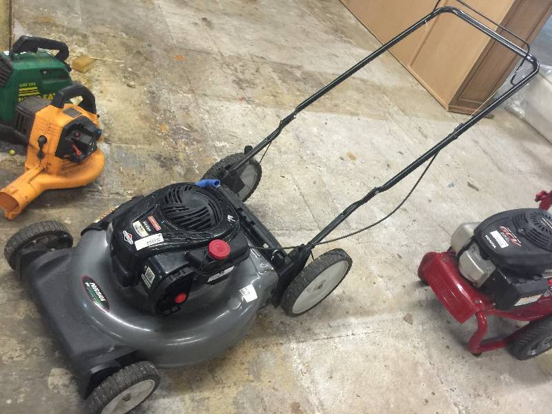 lot 288 image: Craftsman 5.0 Engine Torque Rear Bag Push Mower
