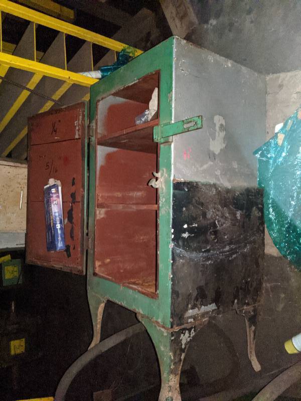lot 24986 image: Heavy Duty Metal Cabinet